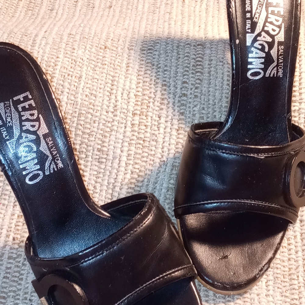 SALVATORE FERRAGAMO open toe mules
